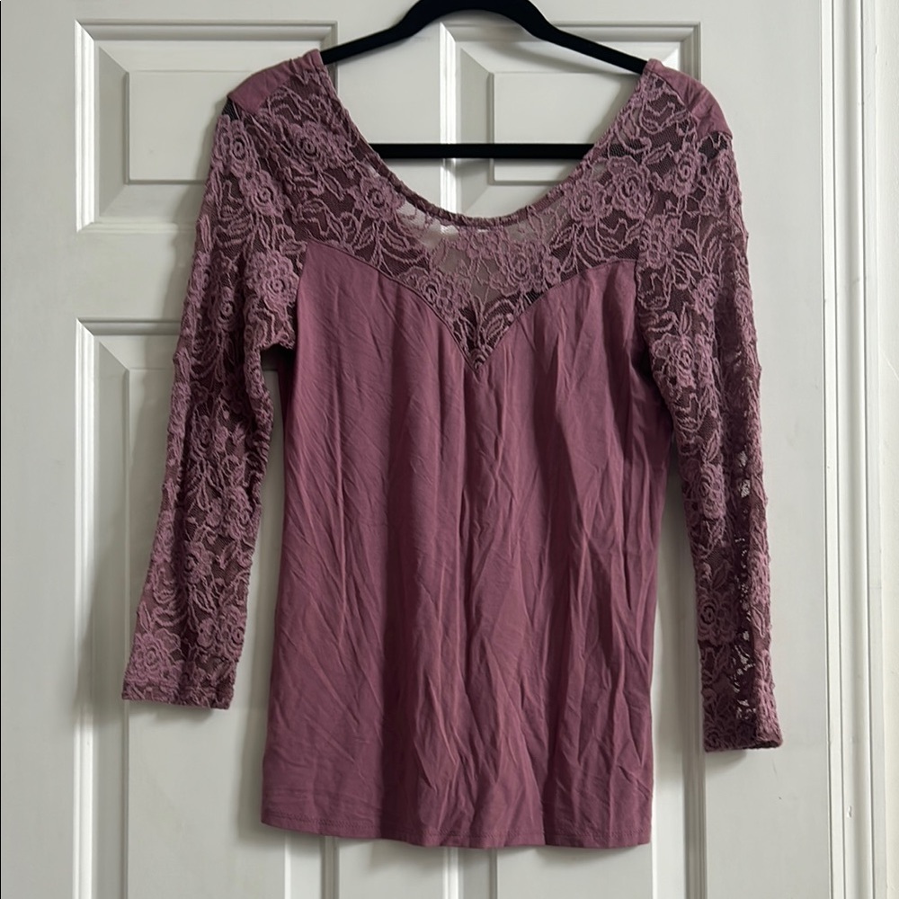 Elegant Lace Women's Top in Mauve